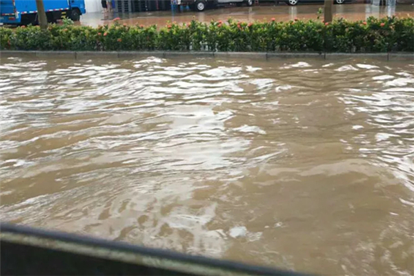 網(wǎng)紅在衛(wèi)輝偷救生艇作秀謊稱救人 衛(wèi)輝為什么被淹 網(wǎng)紅在衛(wèi)輝偷救生艇作秀謊稱救人 衛(wèi)輝為什么被淹