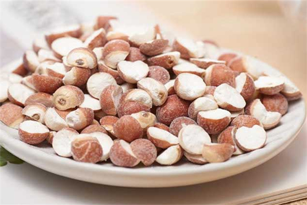 芡實泡水喝一次放多少合適 芡實泡水喝的功效和作用 芡實泡水喝一次放多少合適 芡實泡水喝的功效和作用