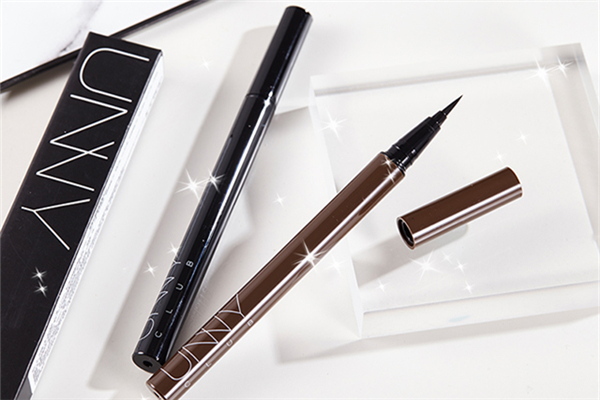 眼線筆要用卸妝水還是卸妝油 眼線筆用什么擦掉 眼線筆要用卸妝水還是卸妝油 眼線筆用什么擦掉