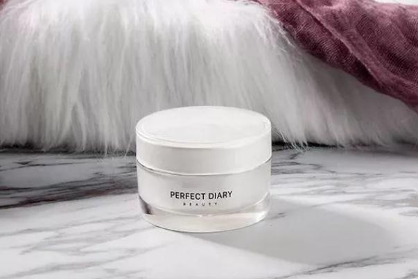 素顏霜有美白效果嗎 素顏霜會(huì)傷害皮膚嗎 素顏霜有美白效果嗎 素顏霜會(huì)傷害皮膚嗎