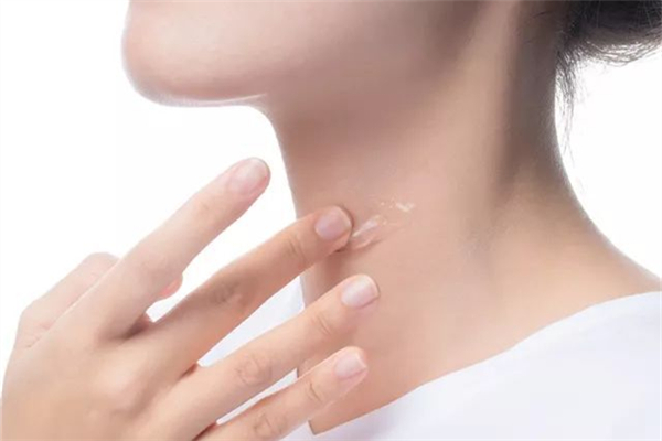 頸霜要按摩多久 頸霜要買什么成分的 頸霜要按摩多久 頸霜要買什么成分的