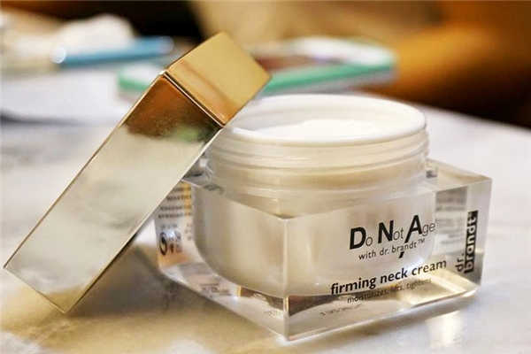 頸霜要按摩多久 頸霜要買什么成分的 頸霜要按摩多久 頸霜要買什么成分的