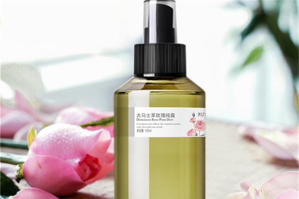 玫瑰水保濕補(bǔ)水效果好嗎 玫瑰水保濕原理 玫瑰水保濕補(bǔ)水效果好嗎 玫瑰水保濕原理