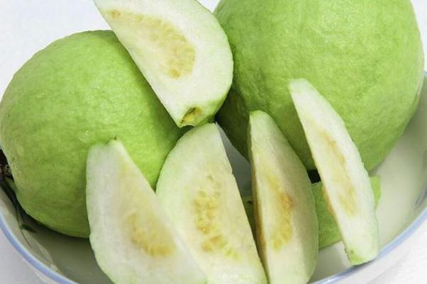 番石榴的籽能吃嗎 番石榴的籽很硬怎么吃 番石榴的籽能吃嗎 番石榴的籽很硬怎么吃