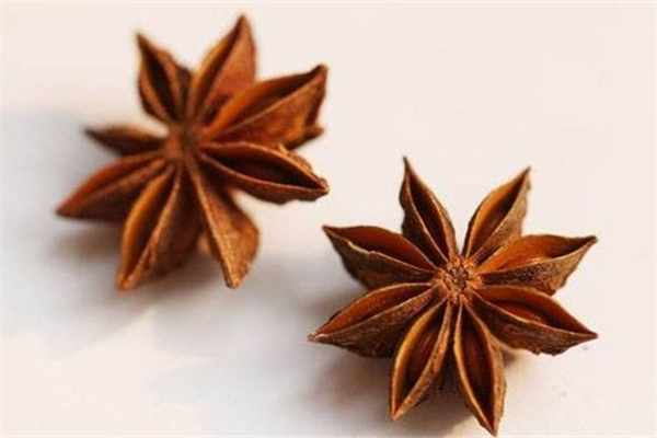 八角是辛辣刺激食物嗎 八角不適合什么人吃 八角是辛辣刺激食物嗎 八角不適合什么人吃