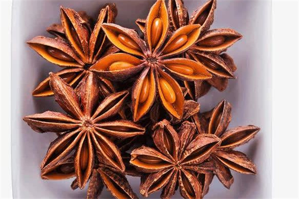 八角是辛辣刺激食物嗎 八角不適合什么人吃 八角是辛辣刺激食物嗎 八角不適合什么人吃
