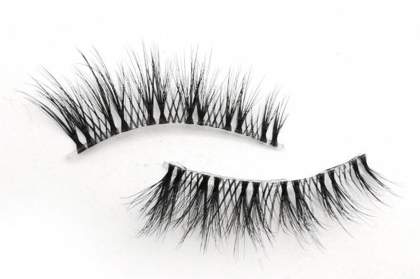 假睫毛如何快速卸掉 假睫毛的分類和款式 假睫毛如何快速卸掉 假睫毛的分類和款式