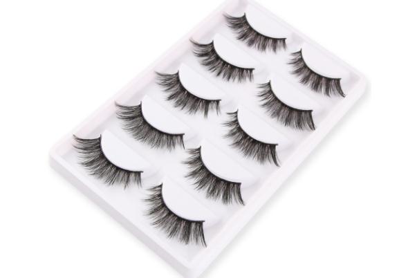 戴假睫毛對(duì)眼睛有害嗎 假睫毛會(huì)傷害真睫毛嗎 戴假睫毛對(duì)眼睛有害嗎 假睫毛會(huì)傷害真睫毛嗎