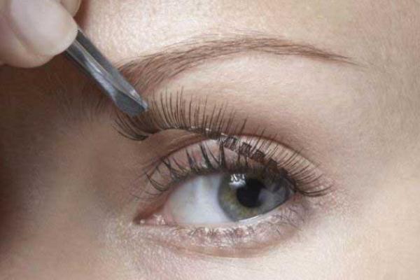 假睫毛如何快速卸掉 假睫毛的分類和款式 假睫毛如何快速卸掉 假睫毛的分類和款式