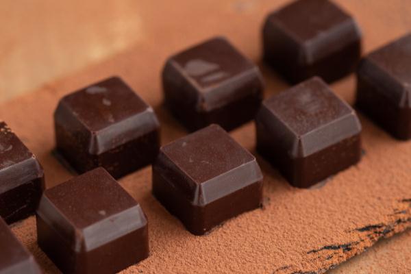 巧克力會(huì)加重痛經(jīng) 巧克力經(jīng)期能吃嗎 巧克力會(huì)加重痛經(jīng) 巧克力經(jīng)期能吃嗎