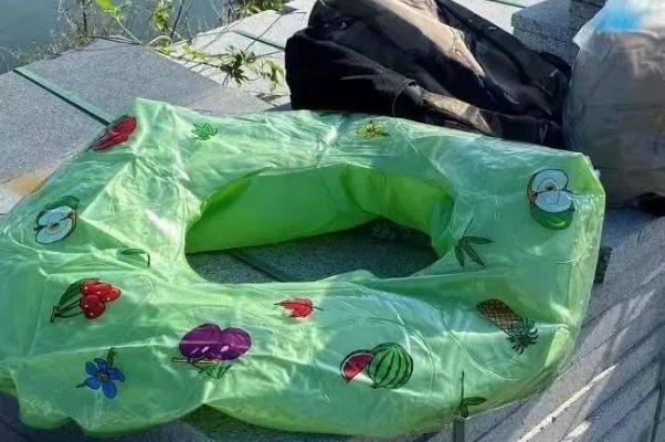 男子為回?fù)P州套游泳圈強(qiáng)渡長江 游泳體力不支怎么辦 男子為回?fù)P州套游泳圈強(qiáng)渡長江 游泳體力不支怎么辦