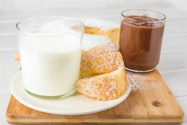 羊奶煮沸后像豆腐渣還能吃嗎 羊奶煮出豆花狀是怎么回事 羊奶煮沸后像豆腐渣還能吃嗎 羊奶煮出豆花狀是怎么回事