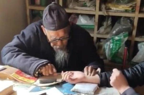 把脈能把出癌癥來嗎 把脈能把出來月經(jīng)嗎 把脈能把出癌癥來嗎 把脈能把出來月經(jīng)嗎