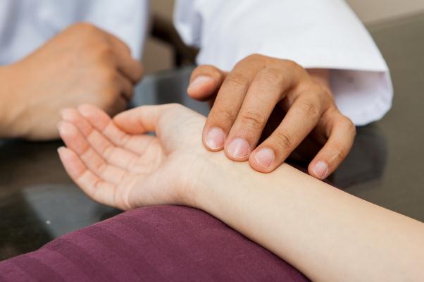 把脈能看出婦科病嗎 把脈能看出哪些婦科病 把脈能看出婦科病嗎 把脈能看出哪些婦科病