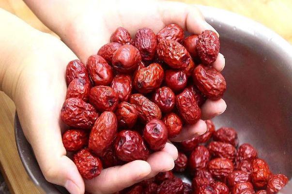 紅棗的營養(yǎng)價值及功效 紅棗的副作用 紅棗的營養(yǎng)價值及功效 紅棗的副作用