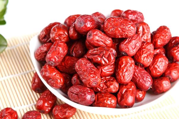紅棗的功效與作用禁忌 紅棗吃多了會(huì)胖嗎 紅棗的功效與作用禁忌 紅棗吃多了會(huì)胖嗎