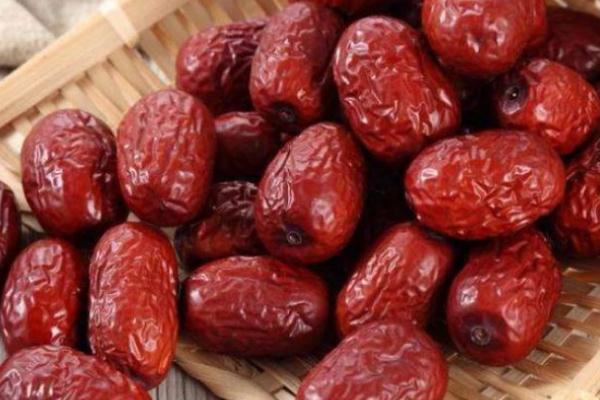 紅棗一天吃多少為宜 紅棗怎么吃補(bǔ)血效果最好 紅棗一天吃多少為宜 紅棗怎么吃補(bǔ)血效果最好