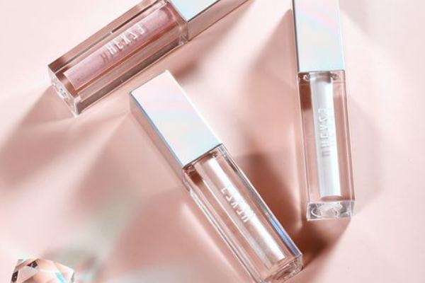 高光液怎么上妝比較自然 過(guò)期的高光能用嗎 高光液怎么上妝比較自然 過(guò)期的高光能用嗎