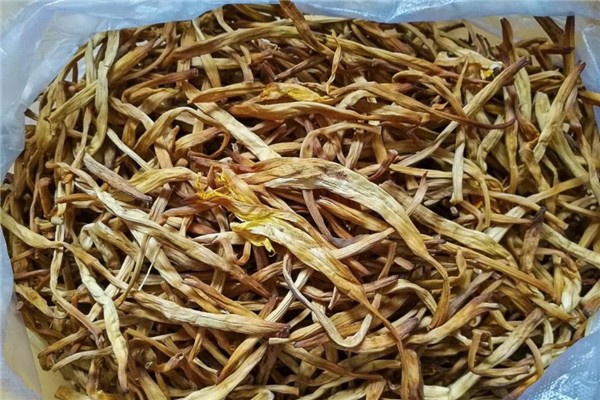 黃花菜曬干之后為什么會變黑 黃花菜曬干是什么顏色 黃花菜曬干之后為什么會變黑 黃花菜曬干是什么顏色