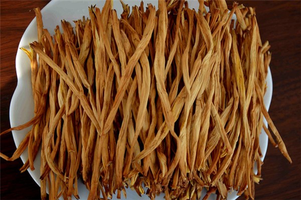 黃花菜一次吃多少合適 黃花菜吃多了有害處嗎 黃花菜一次吃多少合適 黃花菜吃多了有害處嗎