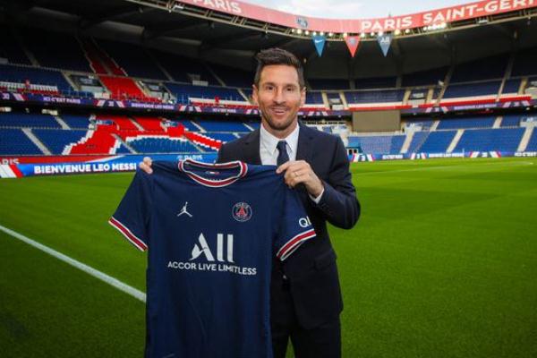 梅西選擇30號(hào)球衣亮相巴黎主場(chǎng)秀顛球 踢足球?qū)ι眢w的好處 梅西選擇30號(hào)球衣亮相巴黎主場(chǎng)秀顛球 踢足球?qū)ι眢w的好處