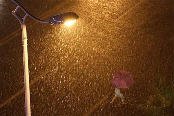 暴雨突襲湖北柳林一家5口家中遇難 暴雨有多大的雨 暴雨突襲湖北柳林一家5口家中遇難 暴雨有多大的雨