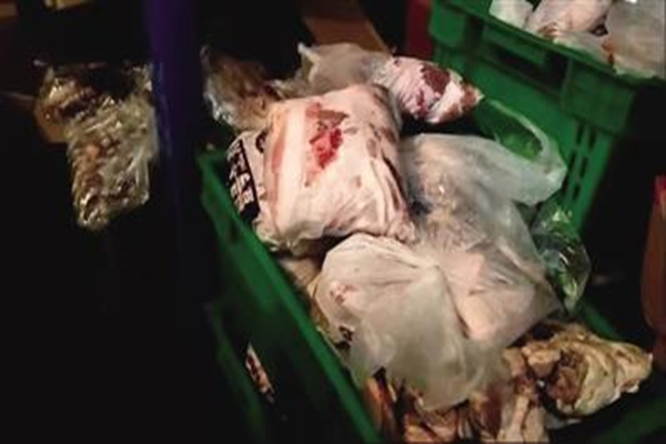 濟(jì)南大潤發(fā)發(fā)臭隔夜肉洗了再賣 肉怎么看新不新鮮