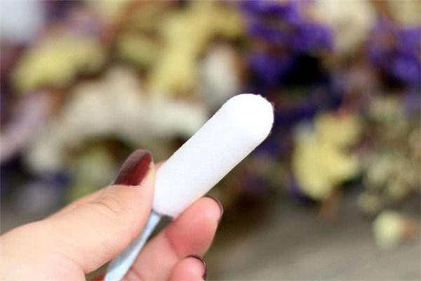 衛(wèi)生棉條會(huì)堵住血塊嗎 衛(wèi)生棉條有血塊可以用嗎 衛(wèi)生棉條會(huì)堵住血塊嗎 衛(wèi)生棉條有血塊可以用嗎