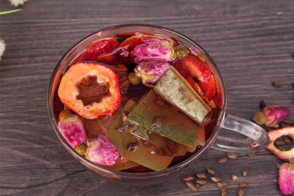 山楂荷葉茶有什么功效 常喝山楂荷葉茶會有副作用嗎 山楂荷葉茶有什么功效 常喝山楂荷葉茶會有副作用嗎