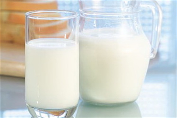 牛奶早上喝好還是晚上喝好 牛奶什么時(shí)候喝效果最佳 牛奶早上喝好還是晚上喝好 牛奶什么時(shí)候喝效果最佳