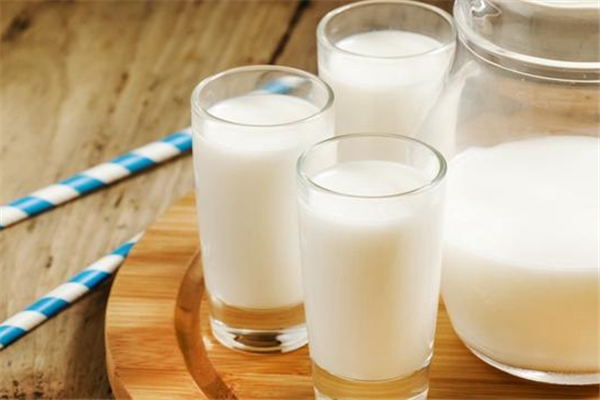 牛奶喝了拉肚子什么原因 牛奶喝熱的好還是冷的好 牛奶喝了拉肚子什么原因 牛奶喝熱的好還是冷的好