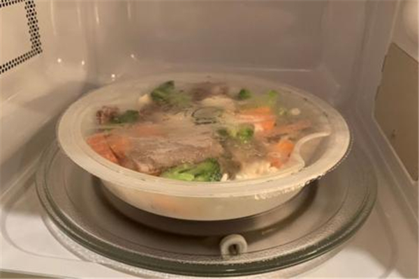 禁員工熱飯老板回應稱微波爐還在 公司熱飯微波爐熱多久 禁員工熱飯老板回應稱微波爐還在 公司熱飯微波爐熱多久