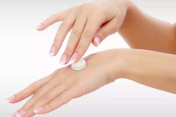 護(hù)手霜有防曬功能嗎 怎么判斷護(hù)手霜的好壞 護(hù)手霜有防曬功能嗎 怎么判斷護(hù)手霜的好壞