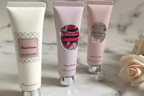 護(hù)手霜要涂手心嗎 涂護(hù)手霜的正確方式 護(hù)手霜要涂手心嗎 涂護(hù)手霜的正確方式