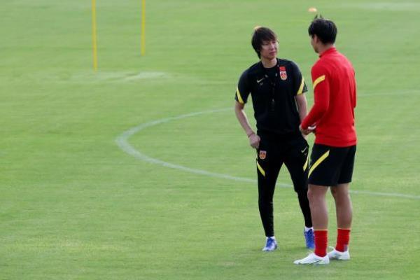 國足主帥李鐵簽約至2026年 踢足球會導(dǎo)致o型腿嗎 國足主帥李鐵簽約至2026年 踢足球會導(dǎo)致o型腿嗎