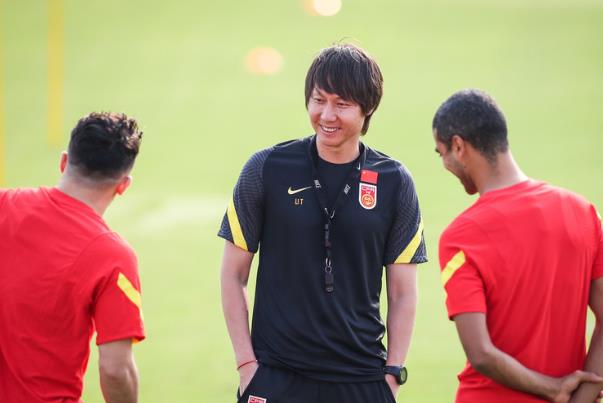 國足主帥李鐵簽約至2026年 踢足球會導(dǎo)致o型腿嗎 國足主帥李鐵簽約至2026年 踢足球會導(dǎo)致o型腿嗎