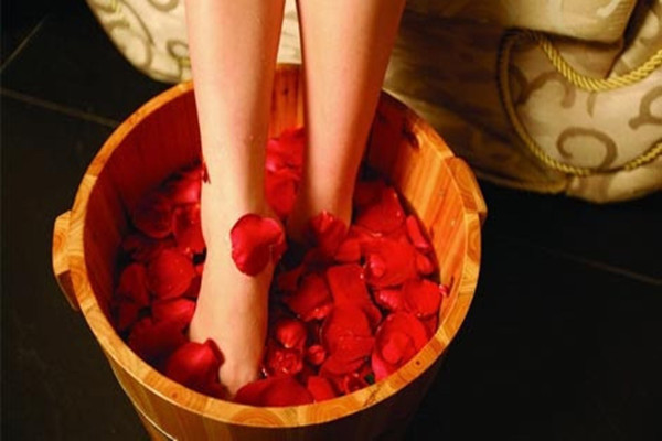 67歲上海阿姨在足浴店1年花300萬 足浴有什么好處 67歲上海阿姨在足浴店1年花300萬 足浴有什么好處