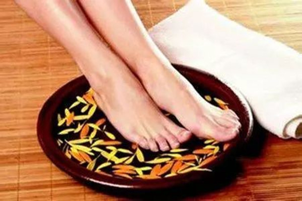 67歲上海阿姨在足浴店1年花300萬 足浴有什么好處 67歲上海阿姨在足浴店1年花300萬 足浴有什么好處