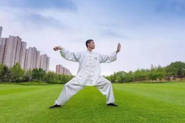 打太極拳會損傷膝關節(jié)嗎 下肢靜脈曲張適合打太極拳嗎