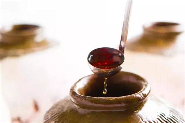 黃酒有沉淀物還能喝嗎 黃酒為什么是甜的 黃酒有沉淀物還能喝嗎 黃酒為什么是甜的