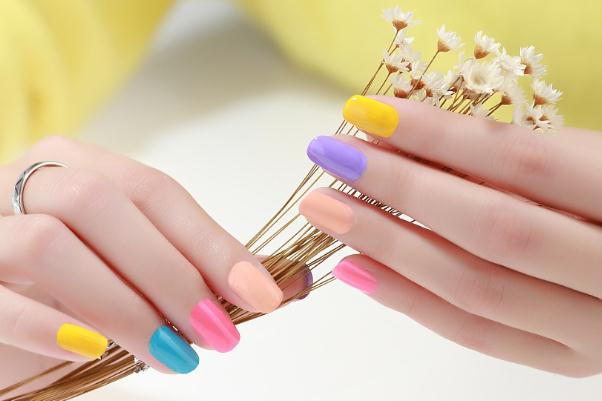 涂指甲油會(huì)不會(huì)得灰指甲 涂指甲油會(huì)影響指甲生長(zhǎng)嗎 涂指甲油會(huì)不會(huì)得灰指甲 涂指甲油會(huì)影響指甲生長(zhǎng)嗎