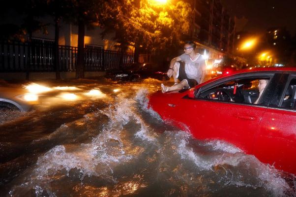 杭州昨晚暴雨突襲:開車如行船 下暴雨有什么辦法擋水 杭州昨晚暴雨突襲:開車如行船 下暴雨有什么辦法擋水