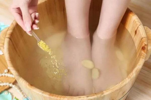 手腳冰涼會發(fā)燒嗎 手腳冰涼會導致不孕嗎 手腳冰涼會發(fā)燒嗎 手腳冰涼會導致不孕嗎