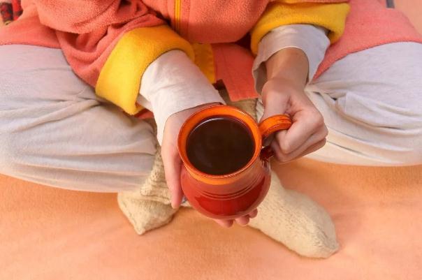 手腳冰涼是氣血不足嗎 手腳冰涼有刺痛感怎么處理 手腳冰涼是氣血不足嗎 手腳冰涼有刺痛感怎么處理