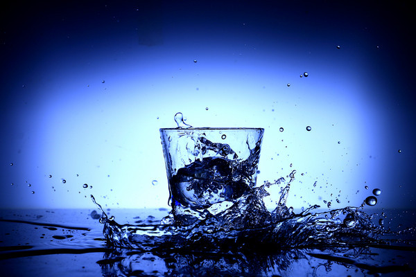 喝水多尿多是什么原因 喝水多總跑廁所是新陳代謝快嗎 喝水多尿多是什么原因 喝水多總跑廁所是新陳代謝快嗎