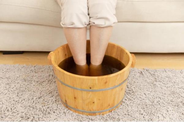 中藥泡腳的功效與作用 中藥泡腳的危害 中藥泡腳的功效與作用 中藥泡腳的危害