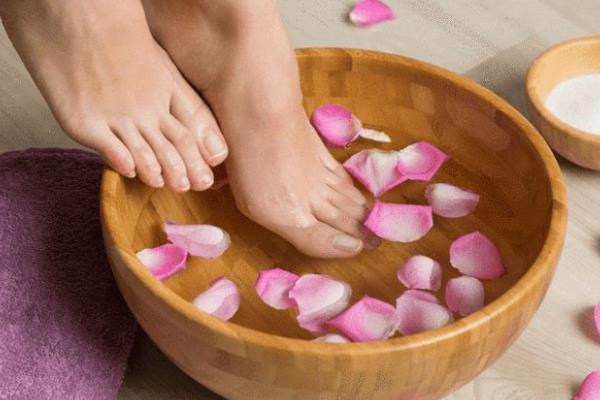 中藥泡腳用什么藥材 中藥泡腳可以天天泡嗎 中藥泡腳用什么藥材 中藥泡腳可以天天泡嗎