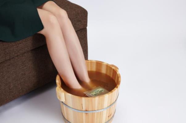 中藥泡腳是先洗澡還是先泡腳 中藥泡腳要泡多少分鐘 中藥泡腳是先洗澡還是先泡腳 中藥泡腳要泡多少分鐘