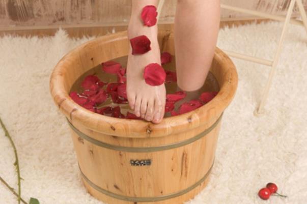 中藥泡腳會(huì)上火嗎 中藥泡腳會(huì)影響月經(jīng)推遲嗎 中藥泡腳會(huì)上火嗎 中藥泡腳會(huì)影響月經(jīng)推遲嗎