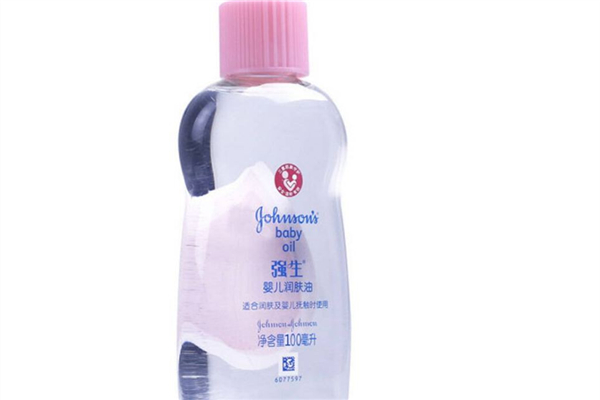 強(qiáng)生潤(rùn)膚油可以去黑頭嗎 強(qiáng)生潤(rùn)膚油的妙用 強(qiáng)生潤(rùn)膚油可以去黑頭嗎 強(qiáng)生潤(rùn)膚油的妙用